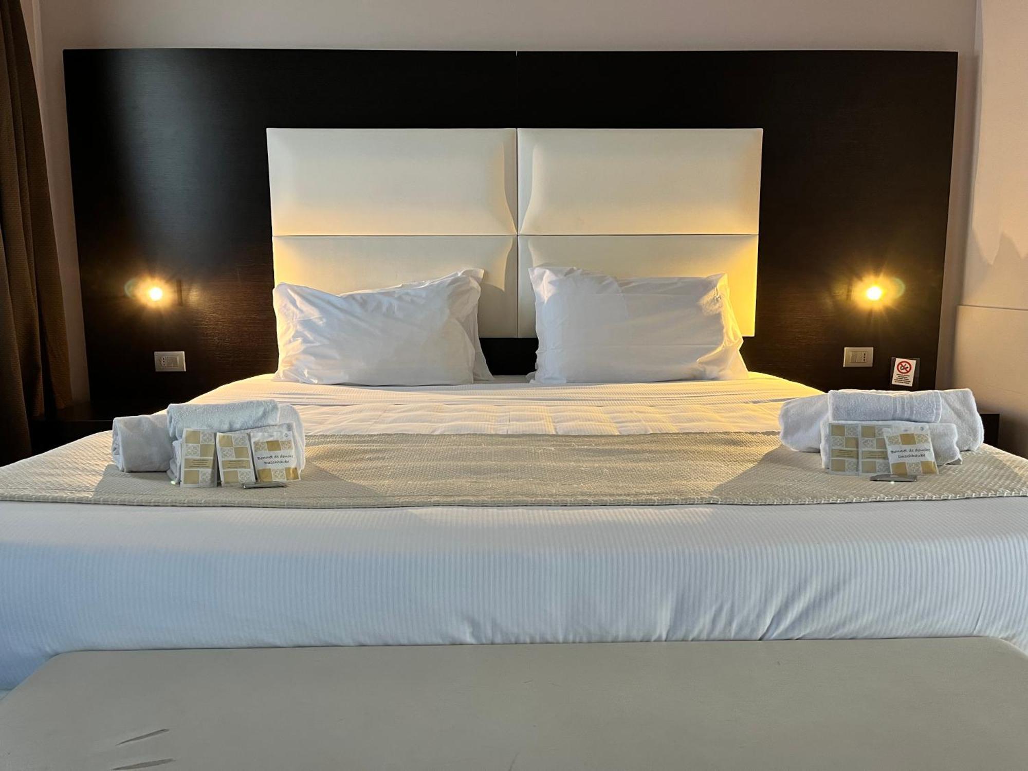 Eh Suites Rome Airport Euro House Hotels Fiumicino Ngoại thất bức ảnh