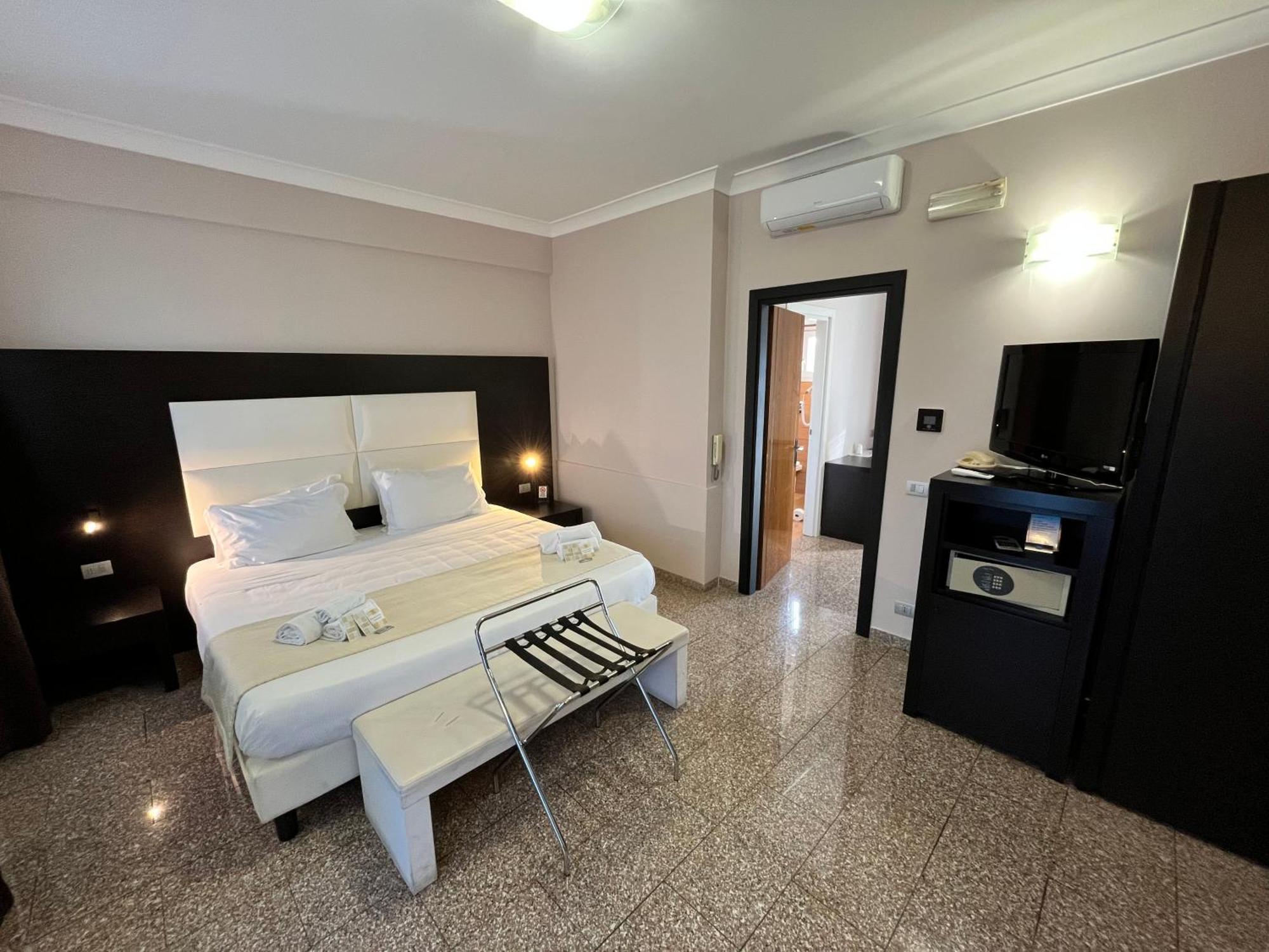 Eh Suites Rome Airport Euro House Hotels Fiumicino Ngoại thất bức ảnh