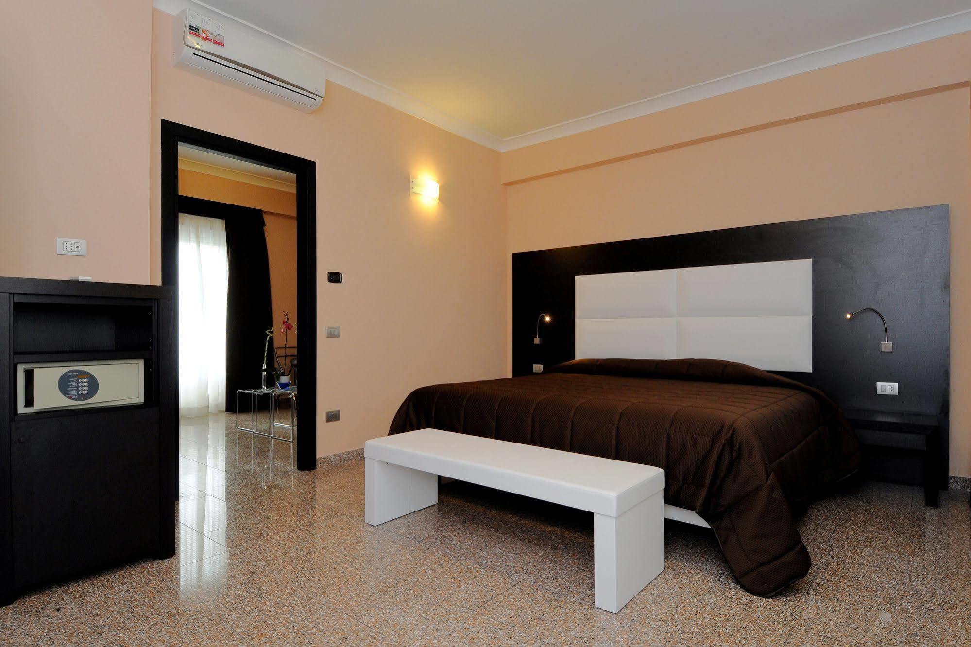 Eh Suites Rome Airport Euro House Hotels Fiumicino Ngoại thất bức ảnh
