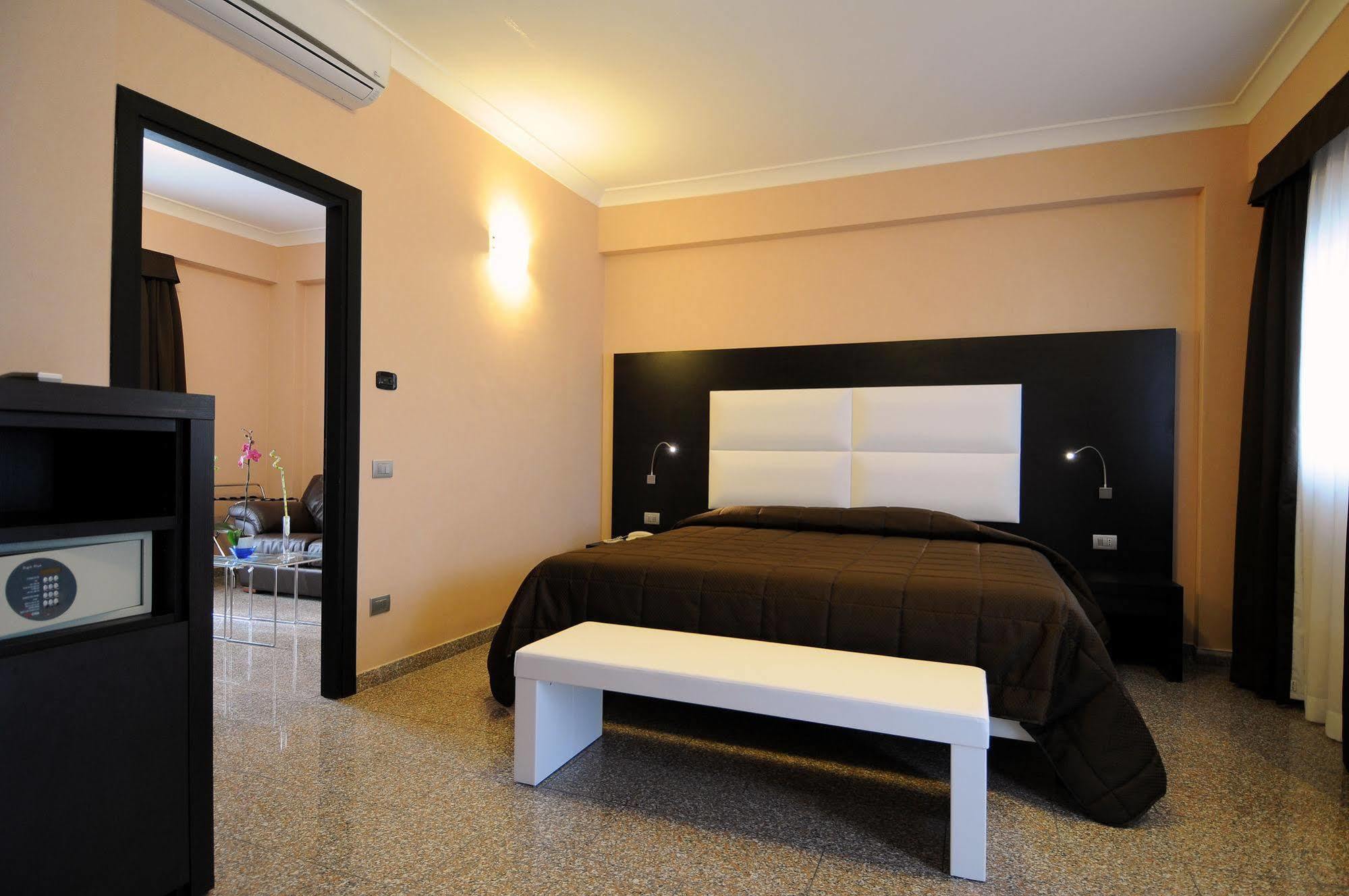 Eh Suites Rome Airport Euro House Hotels Fiumicino Ngoại thất bức ảnh