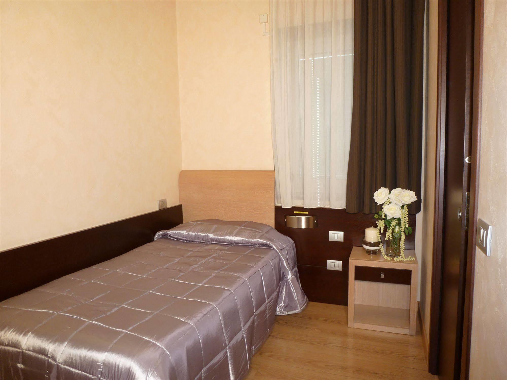 Eh Suites Rome Airport Euro House Hotels Fiumicino Ngoại thất bức ảnh