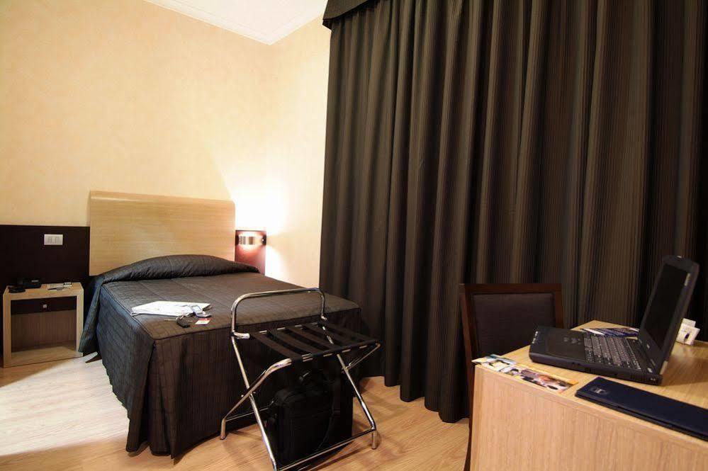 Eh Suites Rome Airport Euro House Hotels Fiumicino Ngoại thất bức ảnh